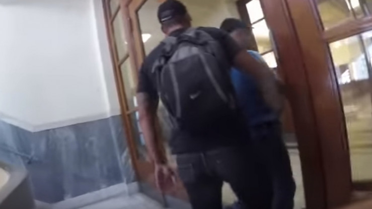Εισβολή του Ρουβίκωνα στο ΚΕΑΟ στην Πειραιώς